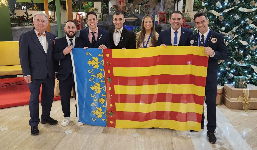 El joven bartender valenciano Antonio Miñarro, arrasa con una lluvia de premios y revalida su título de campeón de España de Cocteleria en Tenerife